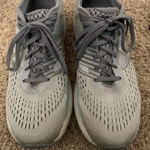 New Balance 860 Running Shoes